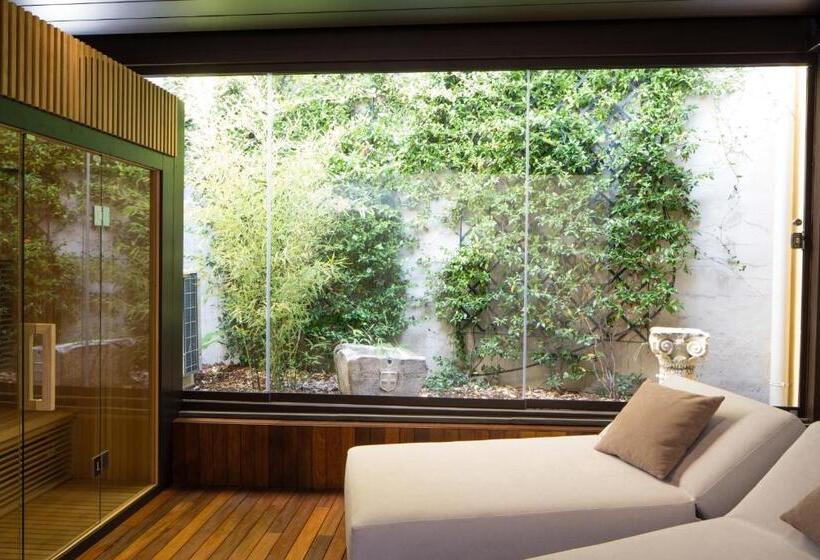 سوئیت جونیور با ماساژ آبی, Villa Riviera Resort