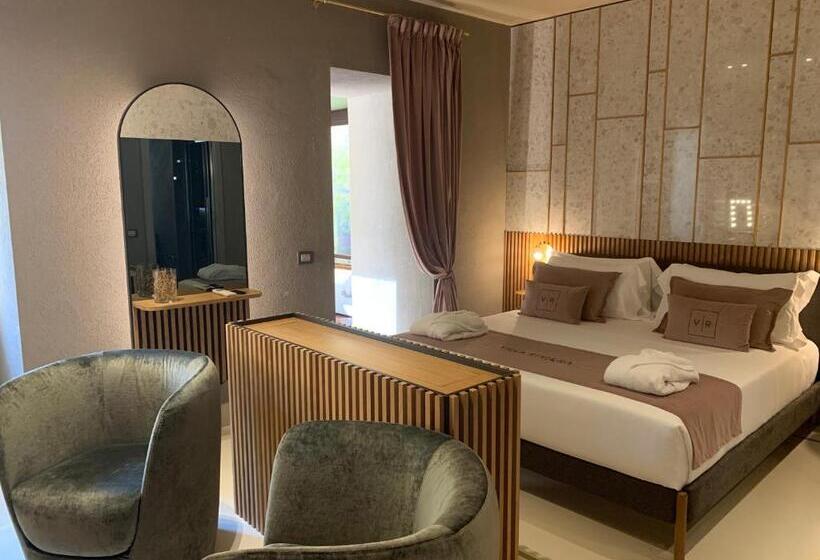 سوئیت جونیور با ماساژ آبی, Villa Riviera Resort