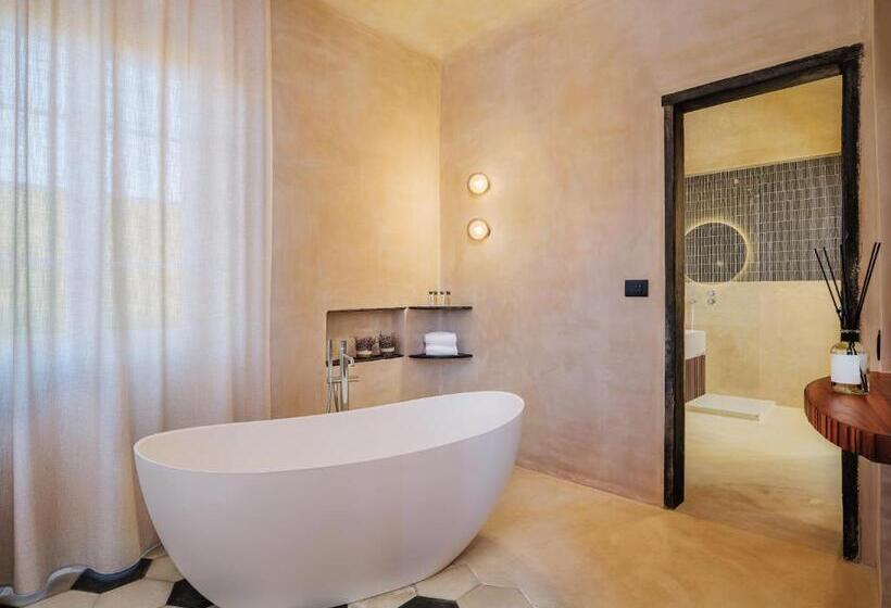سوییت با چشم‌انداز باغ, Villa Riviera Resort