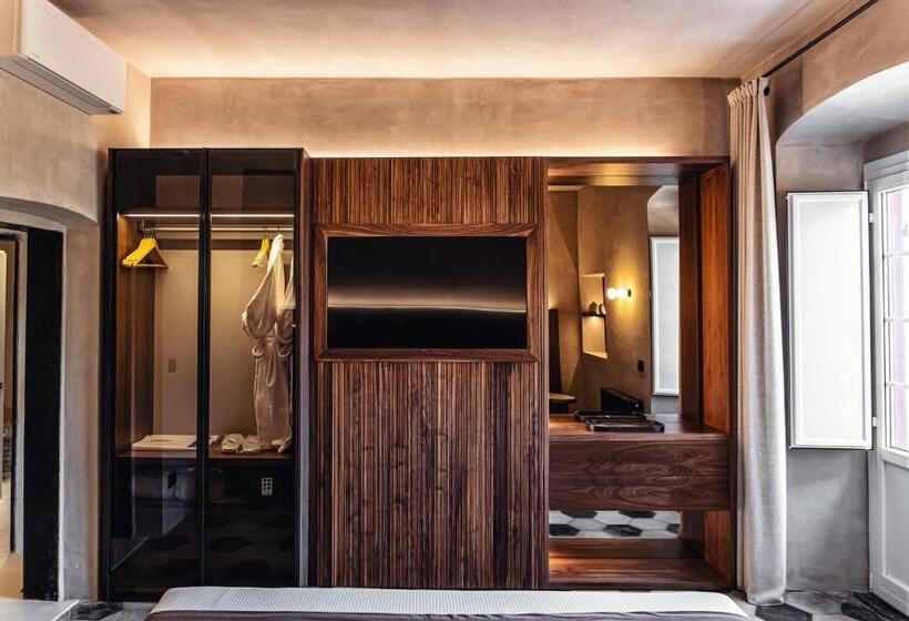 سوییت با چشم‌انداز باغ, Villa Riviera Resort