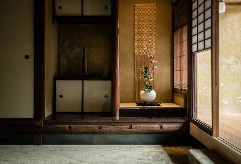 اتاق لوکس, Nazuna Kyoto Gosho