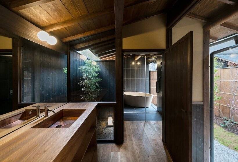 اتاق لوکس, Nazuna Kyoto Gosho