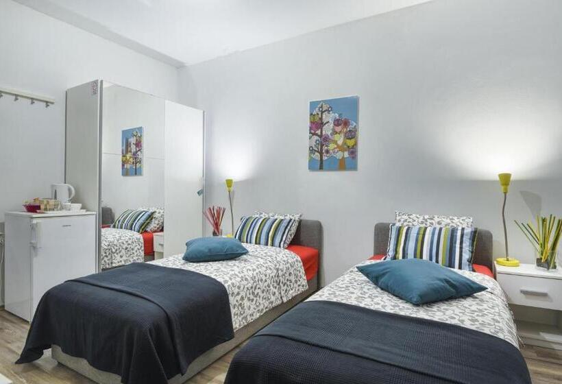 اتاق اکونومی, Top Center Rooms & Studio
