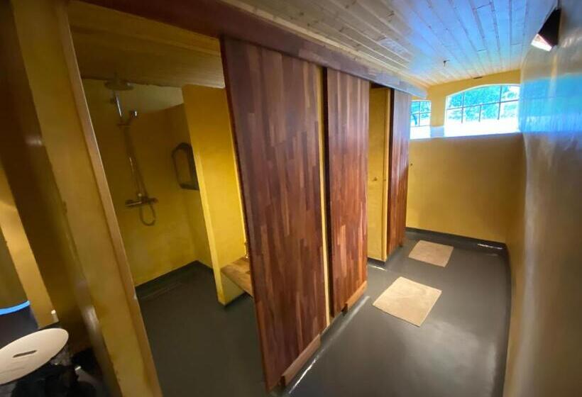اتاق استاندارد با سرویس بهداشتی مشترک, Hafaldan Hi Hostel, Old Hospital Building