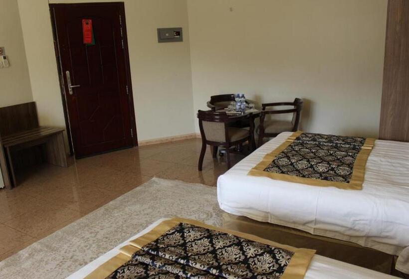اتاق استاندارد سه نفره, Al Diyar