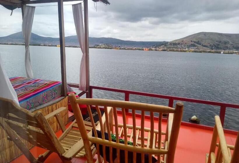 Suite with lake view, Uros Titikaka The Best Lodge