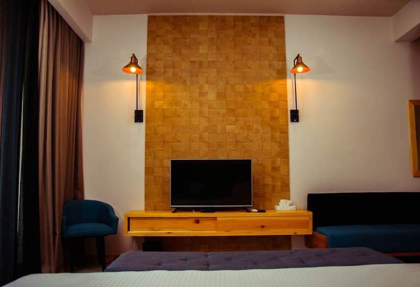 Номер Deluxe Вид на Бассейн, Ballena Regency