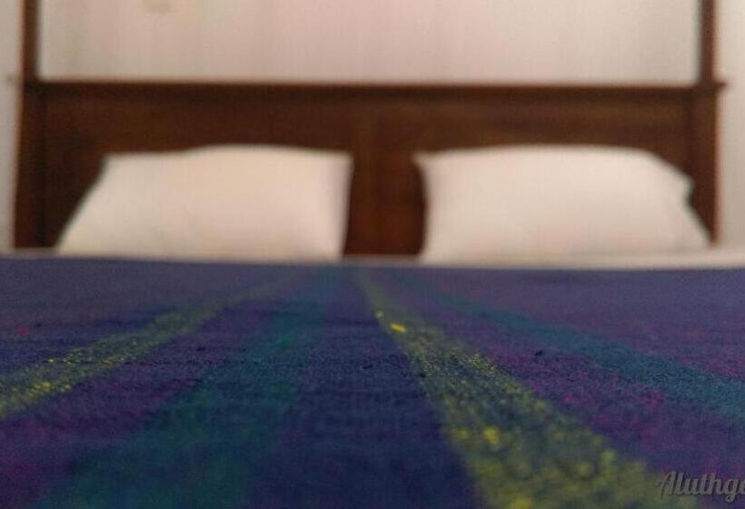 Quarto Triplo Estandar, Aluthgedara Guest House