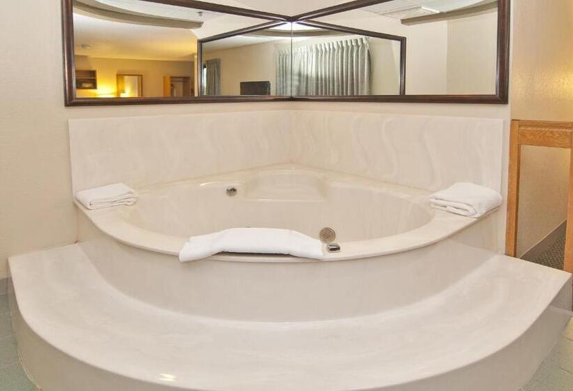 Люкс Deluxe Кровать Кинг, Boarders Inn & Suites By Cobblestone Hotels   Faribault