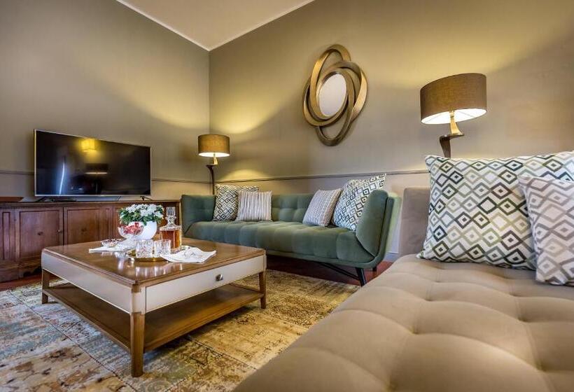 1 Bedroom Penthouse Apartment, Palazzo Ridolfi   Residenza D Epoca