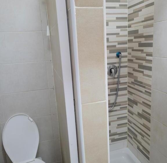 Camera Standard Bagno Condiviso, Relax On 247