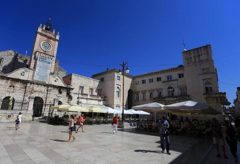 Студио Стандарт Вид на Сад, Central Square Guest House