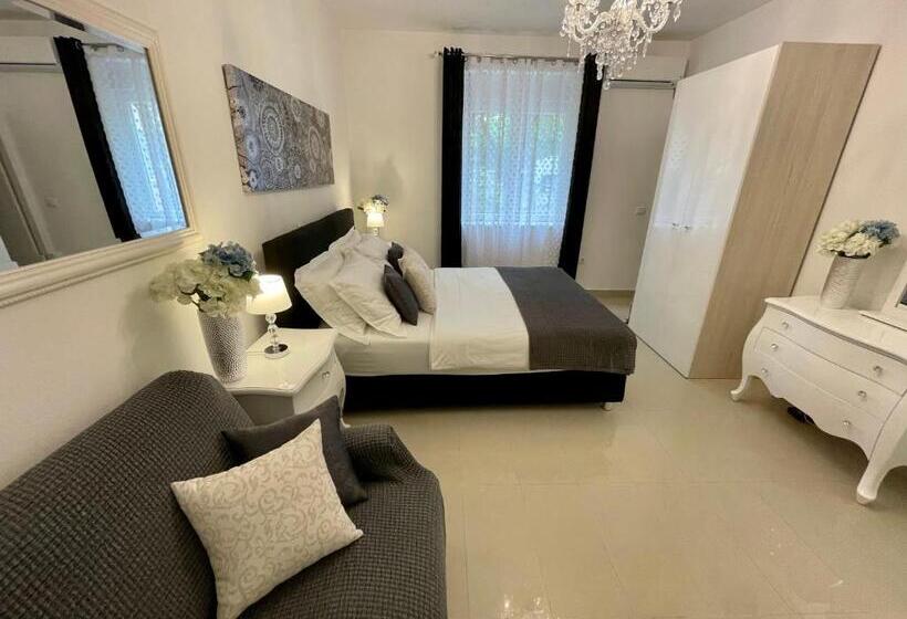 Студио Стандарт Вид на Сад, Central Square Guest House