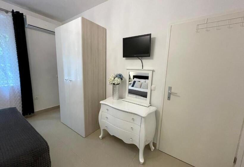 Студио Стандарт Вид на Сад, Central Square Guest House