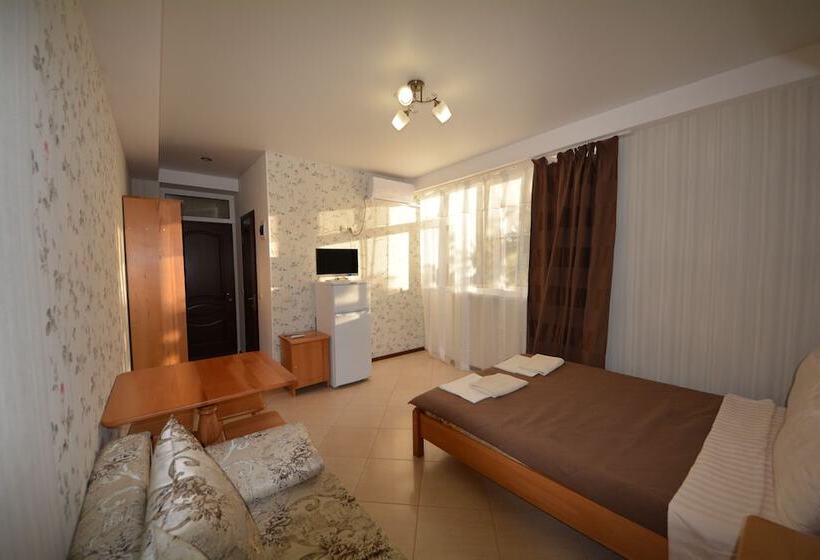 Четырехместный Номер Стандарт Вид на Море, Guest House Irina