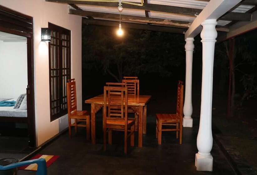 Семейный Номер, Ceylon Wilpattu Safaris & Lodging