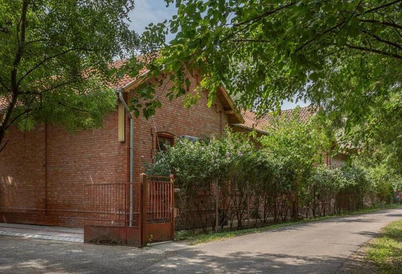 Номер Стандарт, Pavilon Panzió étterem és Pizzéria
