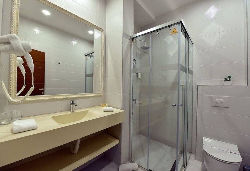 Standard Room, Lazaro
