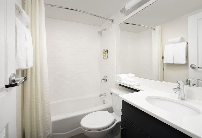Standard Studio, Candlewood Suites Alexandria West, An Ihg