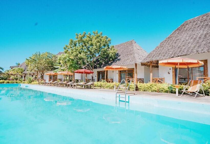 스탠다드 트리플 룸 풀장 전망, Bella Vista Resort Zanzibar