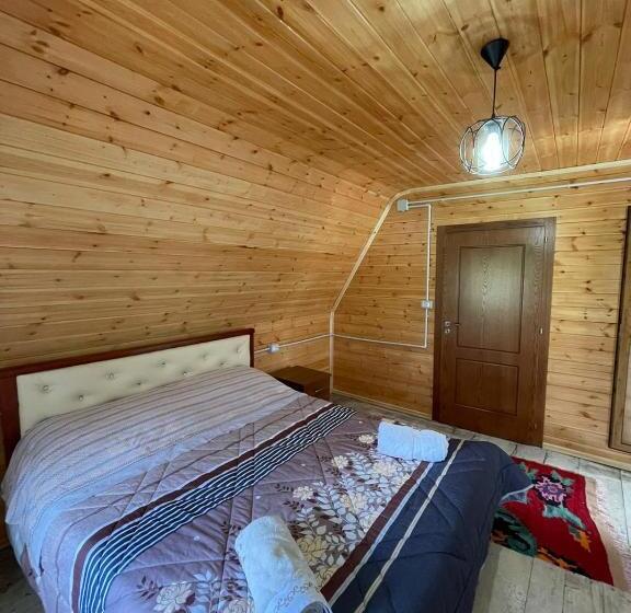 스탠다드 트리플 룸, Guest House Rrashkadoli