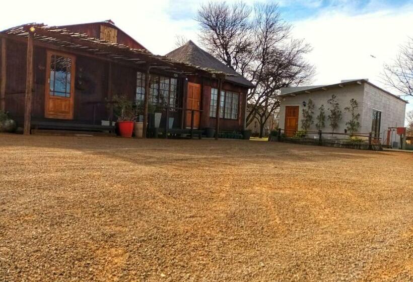 Апартаменты 3 Спальни, Thorn Tree Bloemfontein