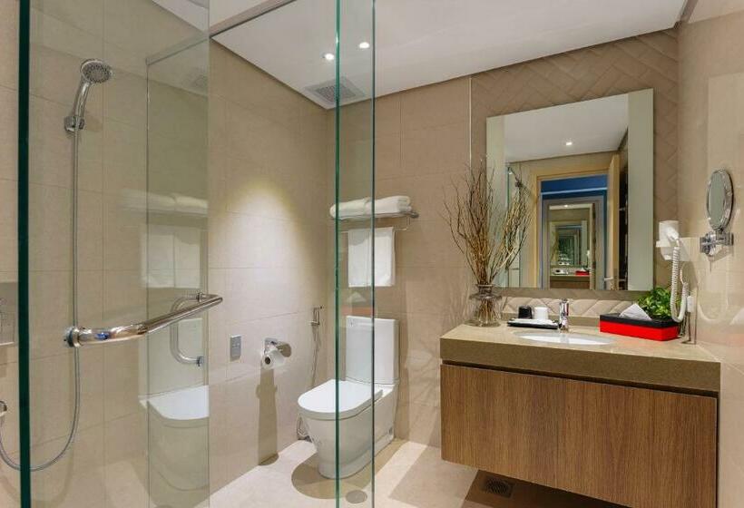 اتاق لوکس با تخت بزرگ, Summit Hotel Greenhills