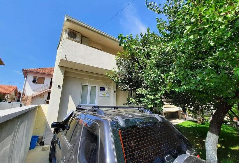 استودیو استاندارد با بالکن, Stella Apartments