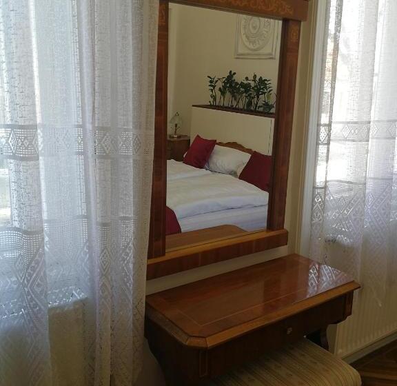 اتاق استاندارد سه نفره, Tulipanvendeghaz