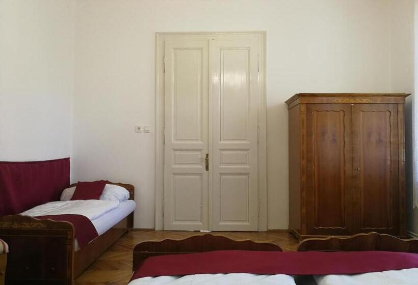 اتاق استاندارد سه نفره, Tulipanvendeghaz