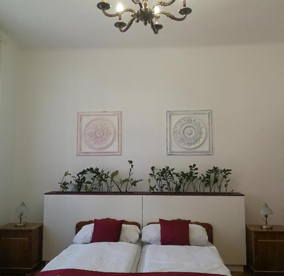 اتاق استاندارد سه نفره, Tulipanvendeghaz