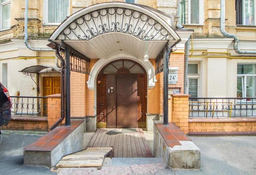 استودیوی لوکس, Secret Apartments