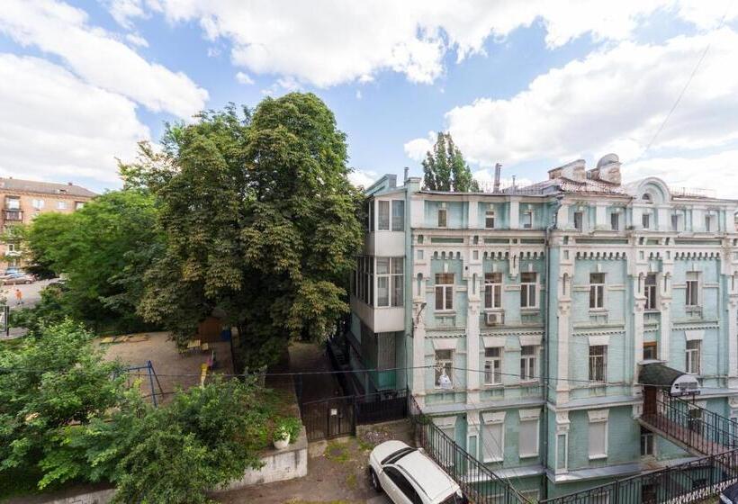 استودیوی لوکس, Secret Apartments