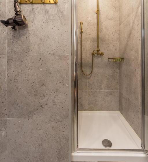 استودیوی لوکس, Secret Apartments
