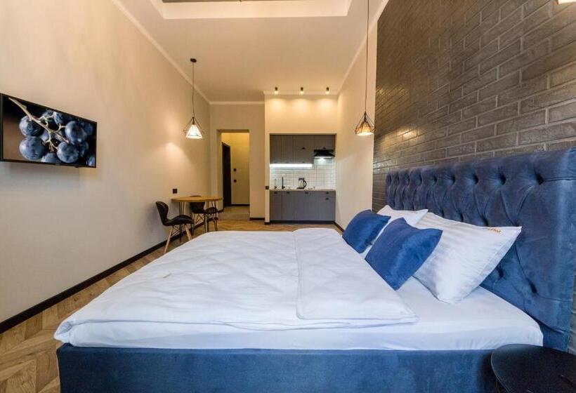استودیوی لوکس, Secret Apartments