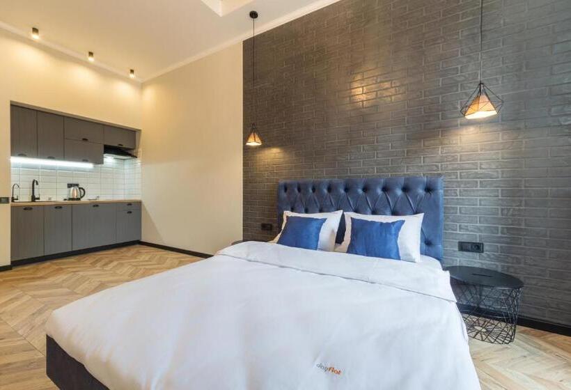 استودیوی لوکس, Secret Apartments