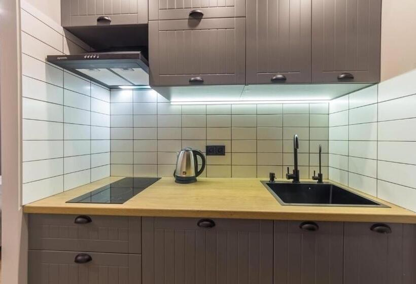 استودیو استاندارد با بالکن, Secret Apartments