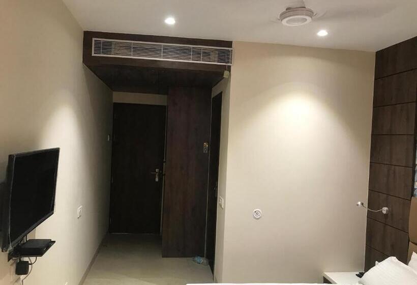 Quarto Deluxe, Manbhavan