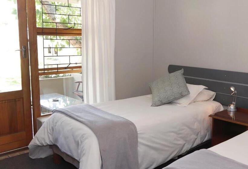 Одноместный Номер Вид на Сад, The Village Guesthouse