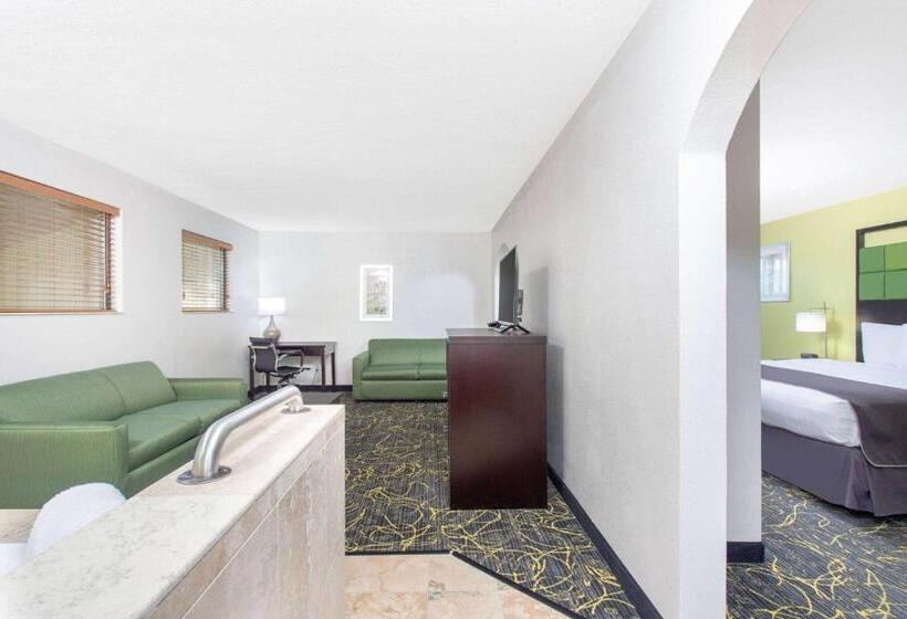 디럭스 스위트, Americinn And Suites By Wyndham Delafield Waukesha Milwaukee