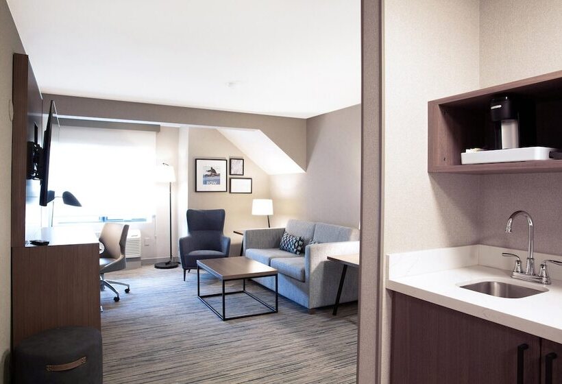 Suite, Four Points By Sheraton Downtown Seattle Center