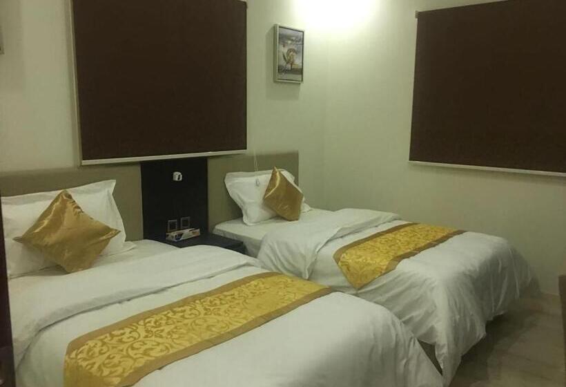 اتاق اکونومی, Nourth House Apart