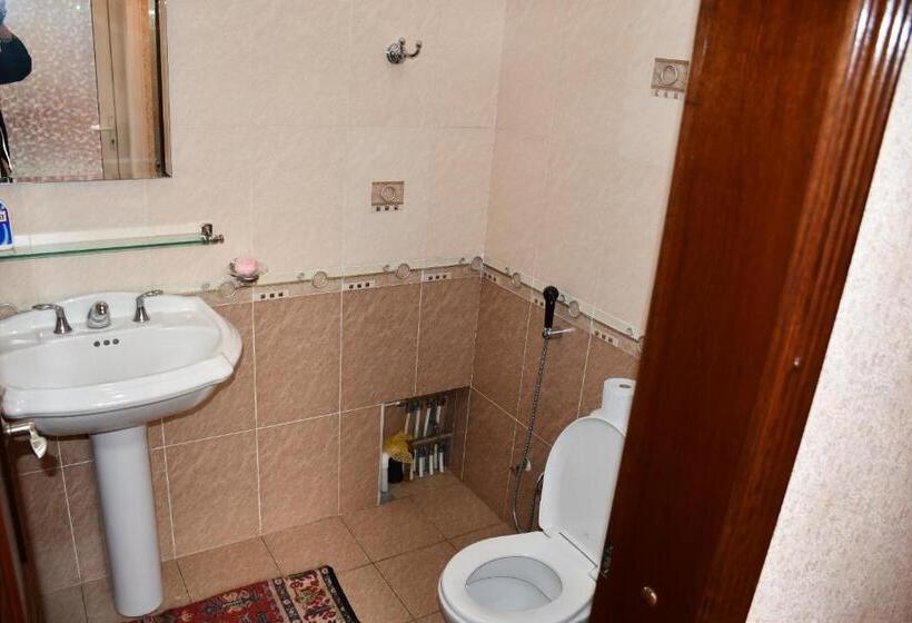 اتاق لوکس, Nurziyo Guest House