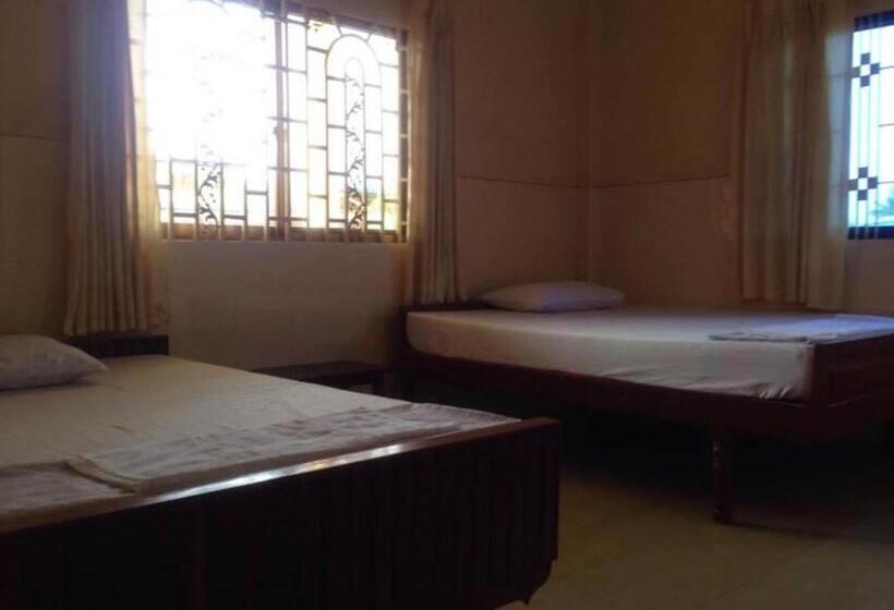 اتاق استاندارد سه نفره, Ta Eng Guesthouse
