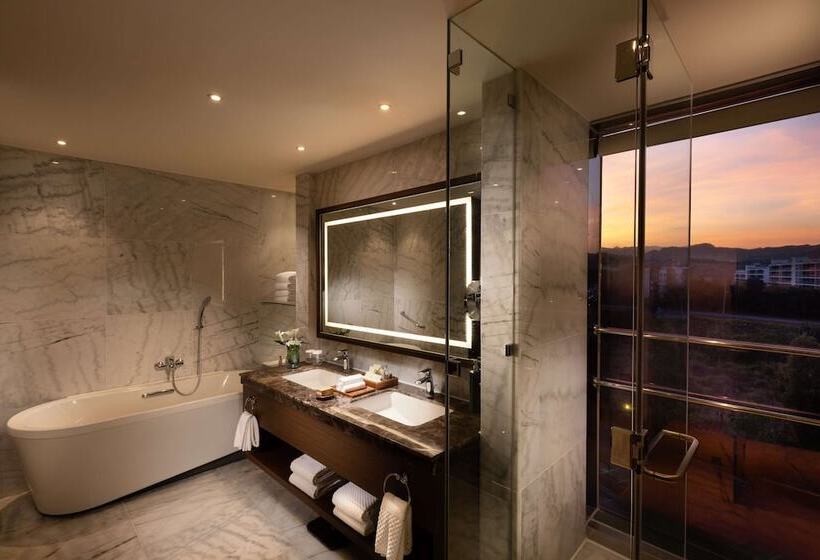 침실 2개 스위트, Hilton Clark Sun Valley Resort