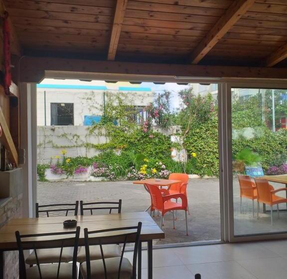 Номер Economy, Rooms And Apartments Analipsi