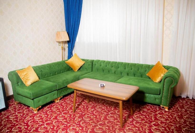 سوییت جونیور, Piano Hotel Baku