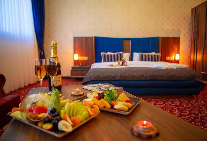 سوییت جونیور, Piano Hotel Baku