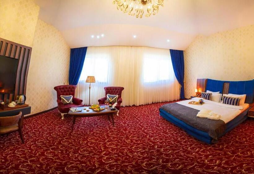 سوییت جونیور, Piano Hotel Baku