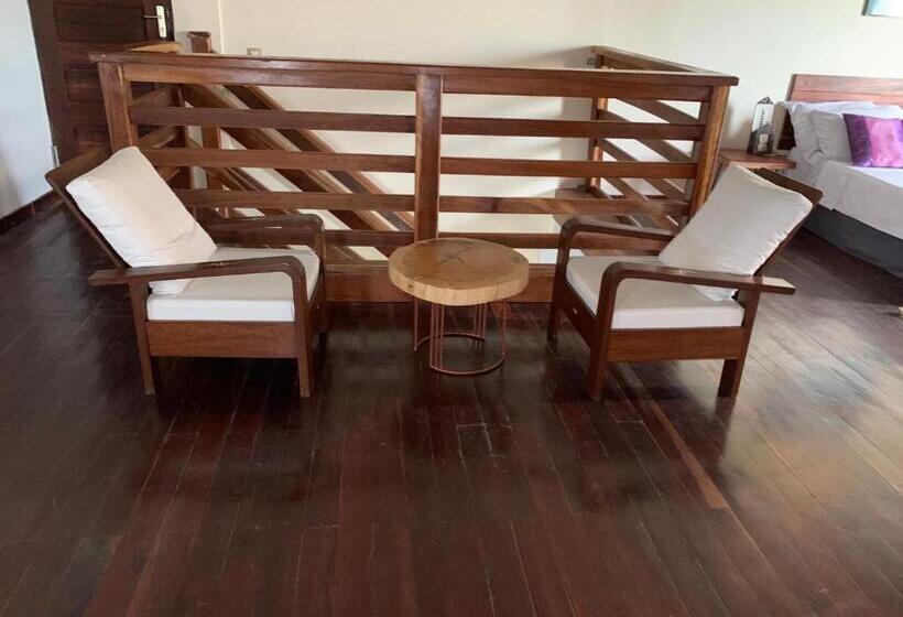 سوییت دوبلکس, Marcelo Beach Club